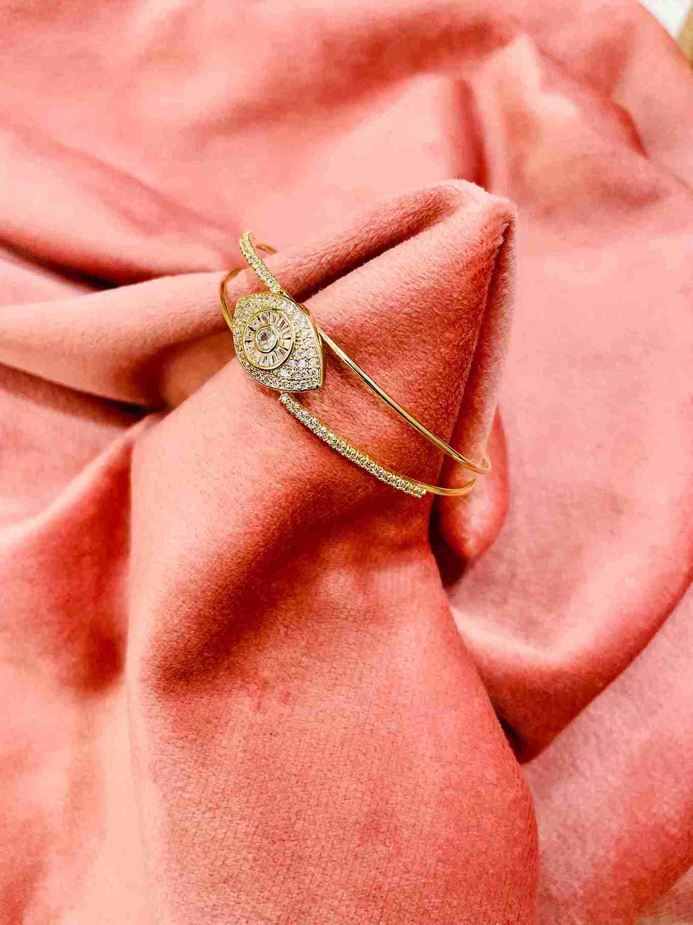 1 EVIL EYE WRIST BRACELET image 0