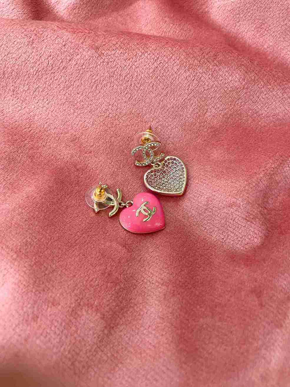CHANEL LOVE EARRING image 1