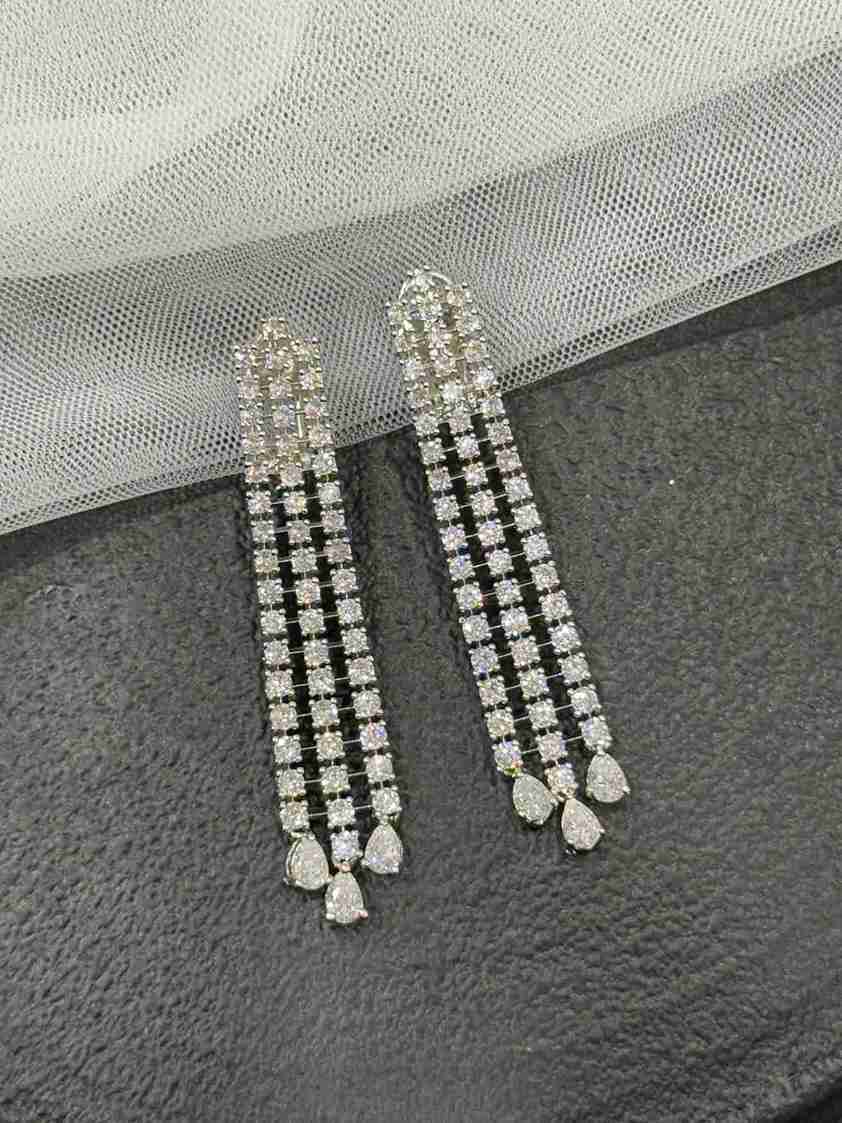 1 AVA LONG EARRING image 0