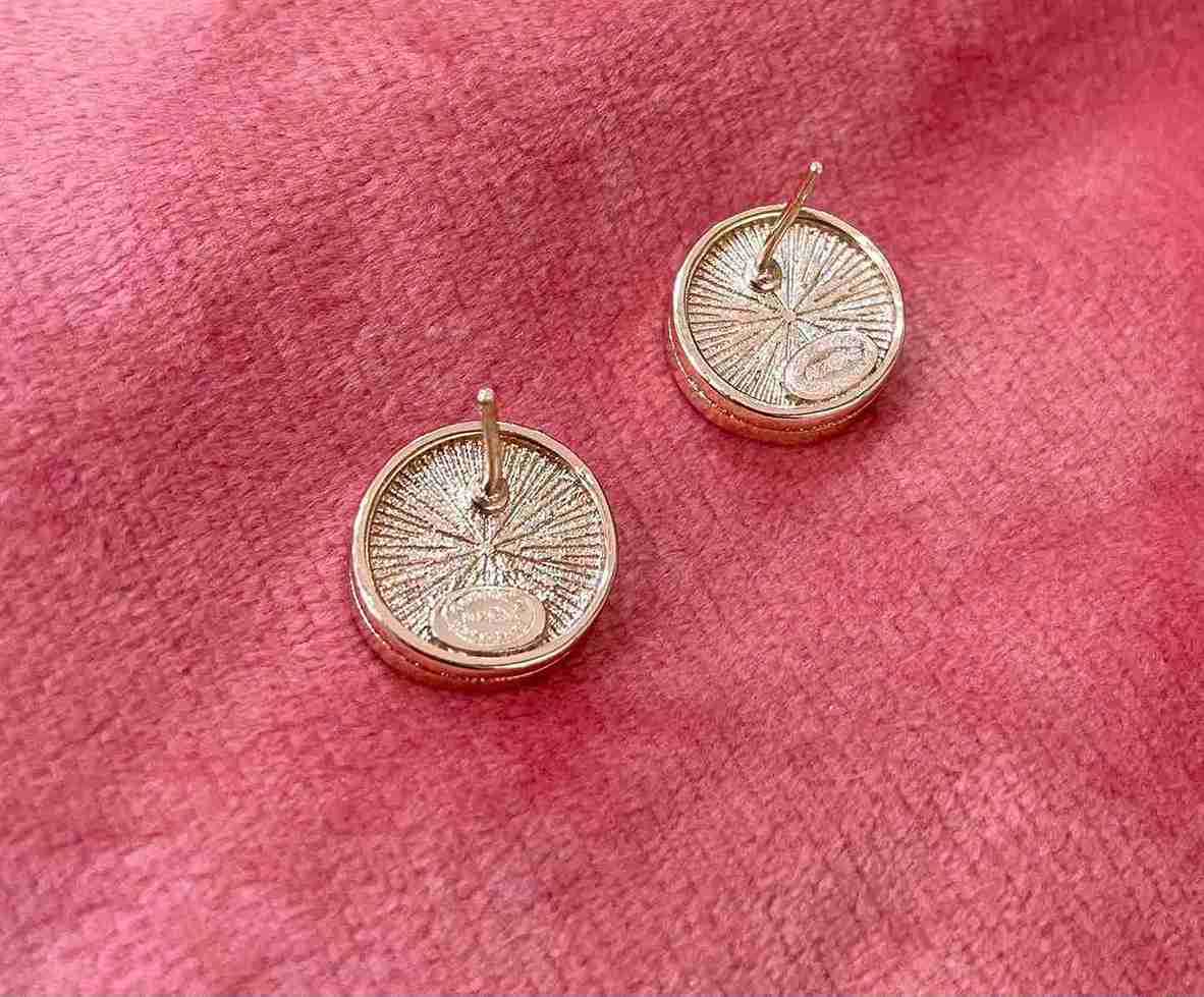 CHANEL BUTTON STUD image 1