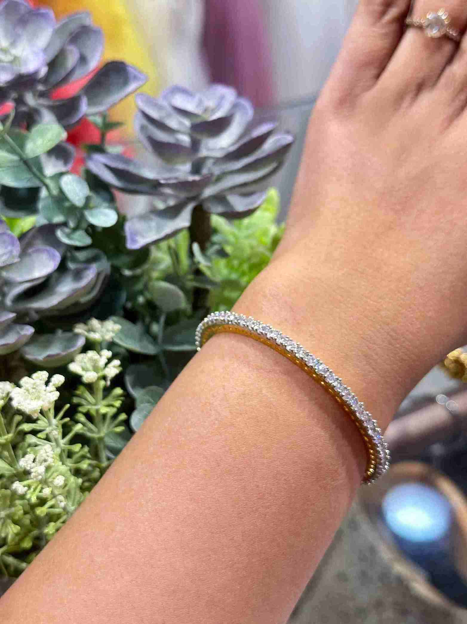 CLASSIC DIAMOND GOLD BANGLE image 0