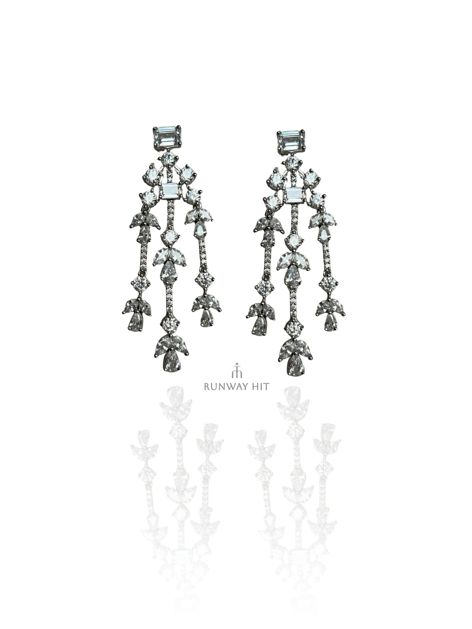 TAILOR DIAMOND EARRING