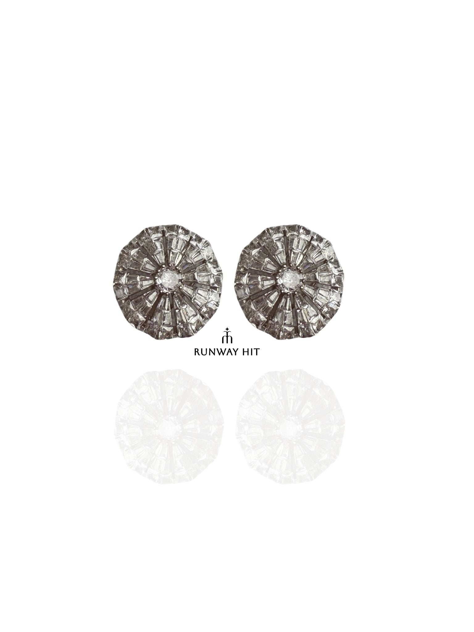 WHITE BLOOM STUD