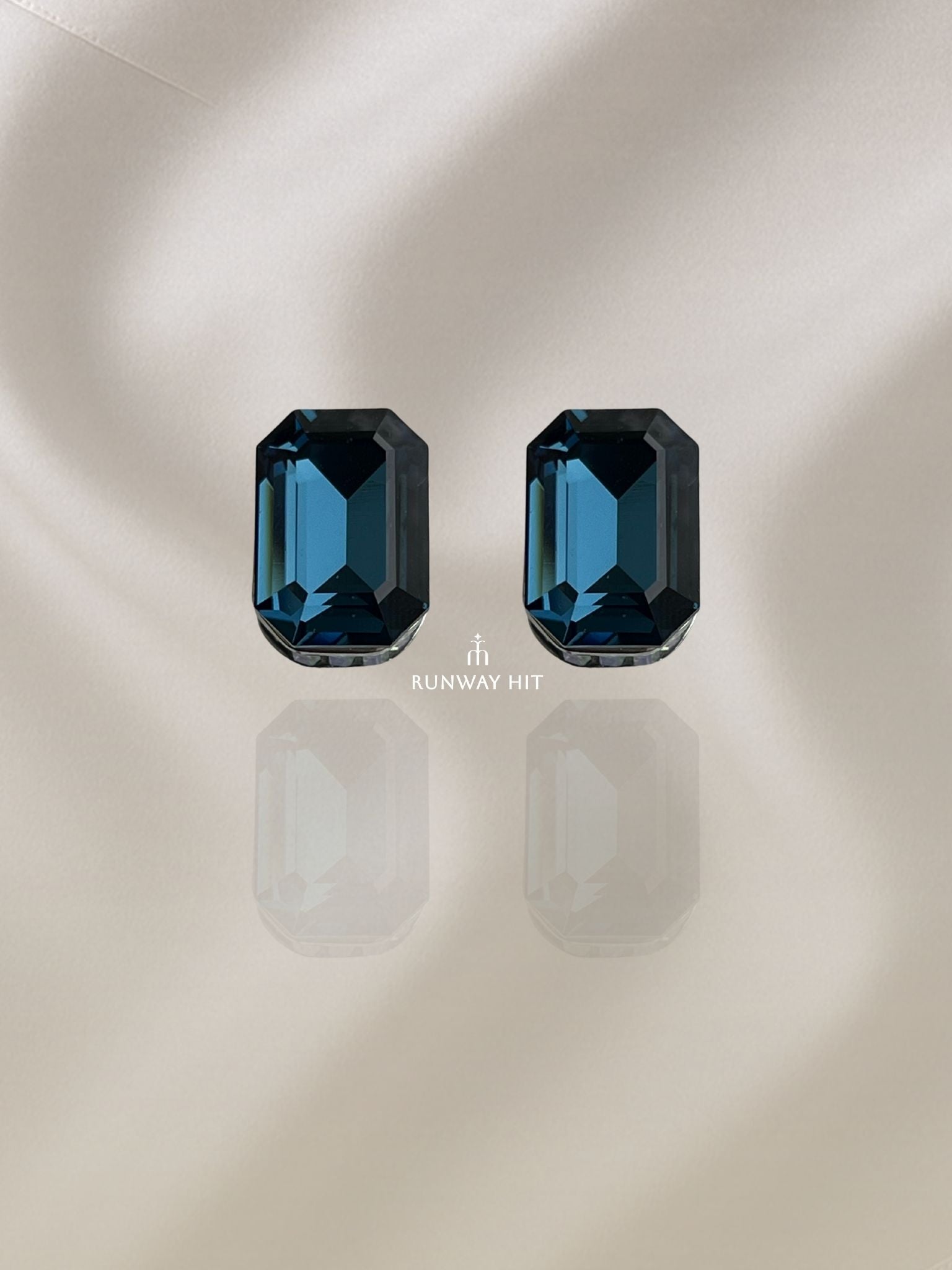 CERSEI BLUE SWAROVSKI STUD