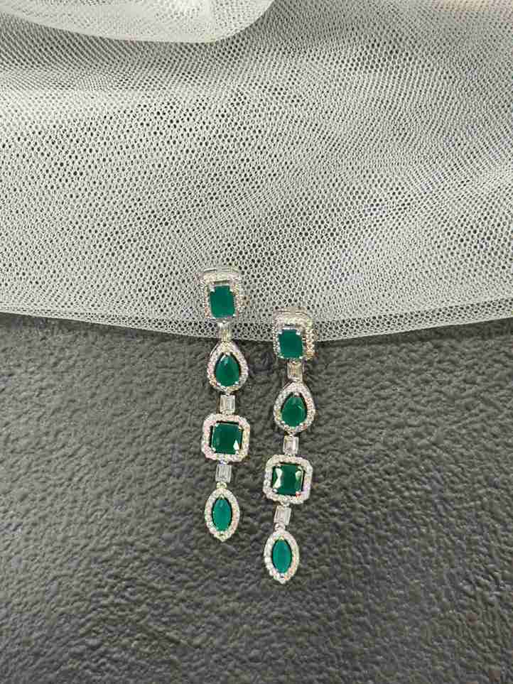 ADDISON EMERALD EARRING image 0