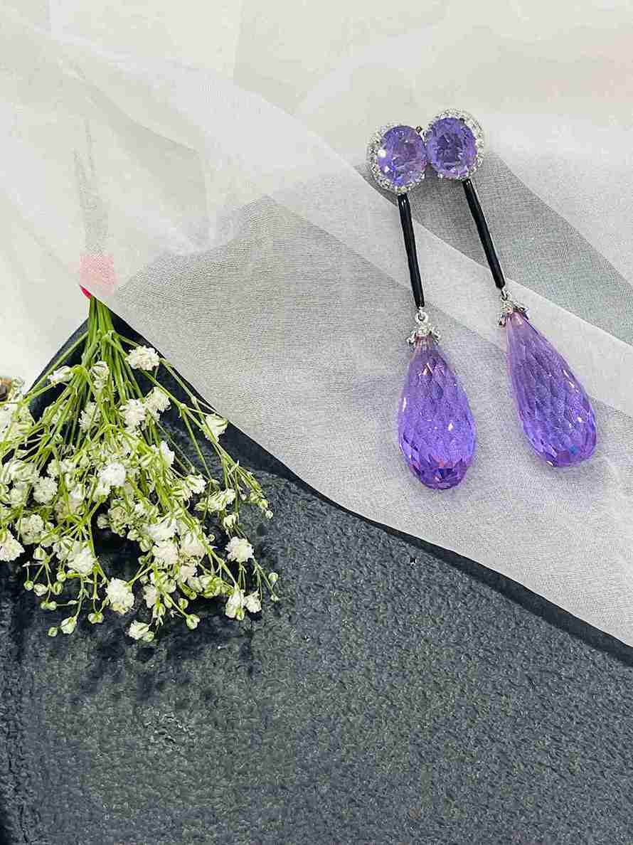 LILAC BRIOLETTE LONG EARRING image 0
