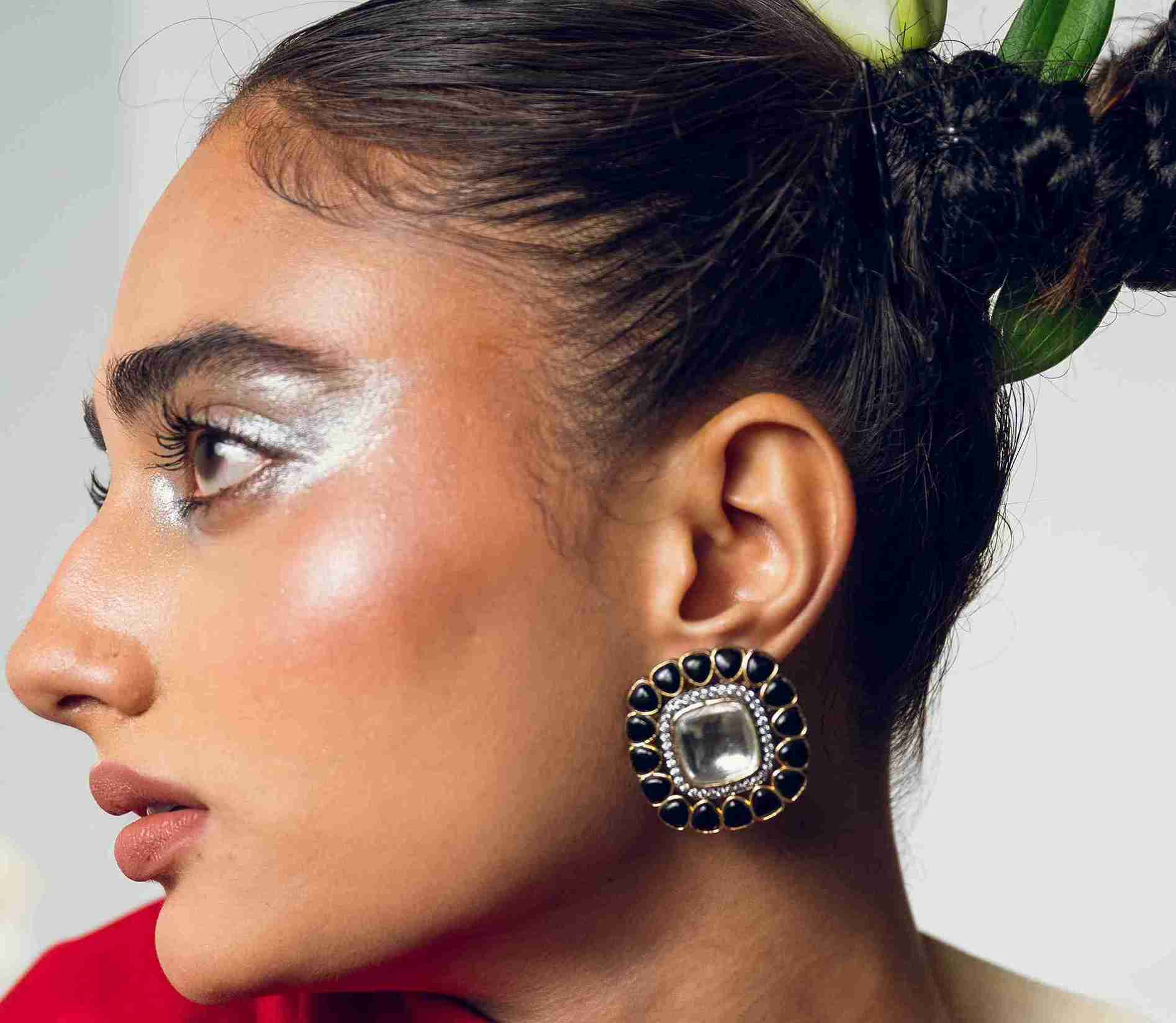 PARIDHI BLACK STUD image 0