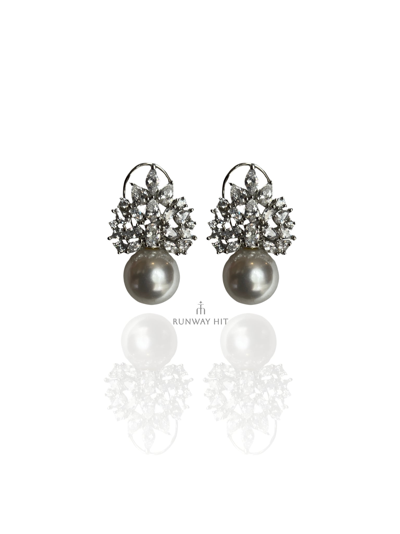 CLEMENTINE PEARL STUD
