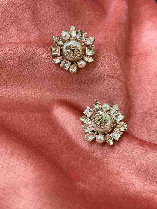 CHANEL CREESTY STUD image 0