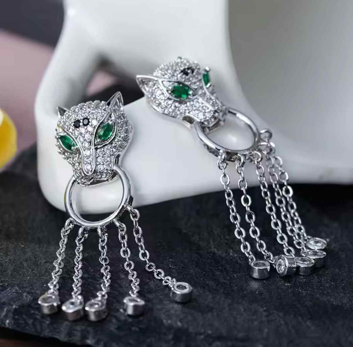 PANTHER HEAD STUD image 1