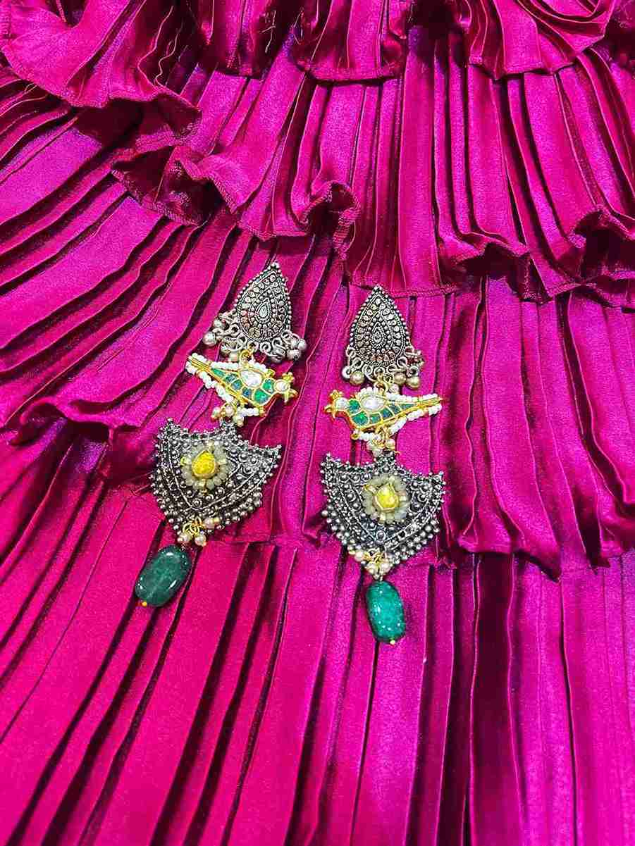 MEHNAZ LONG POLKI EARRING image 0