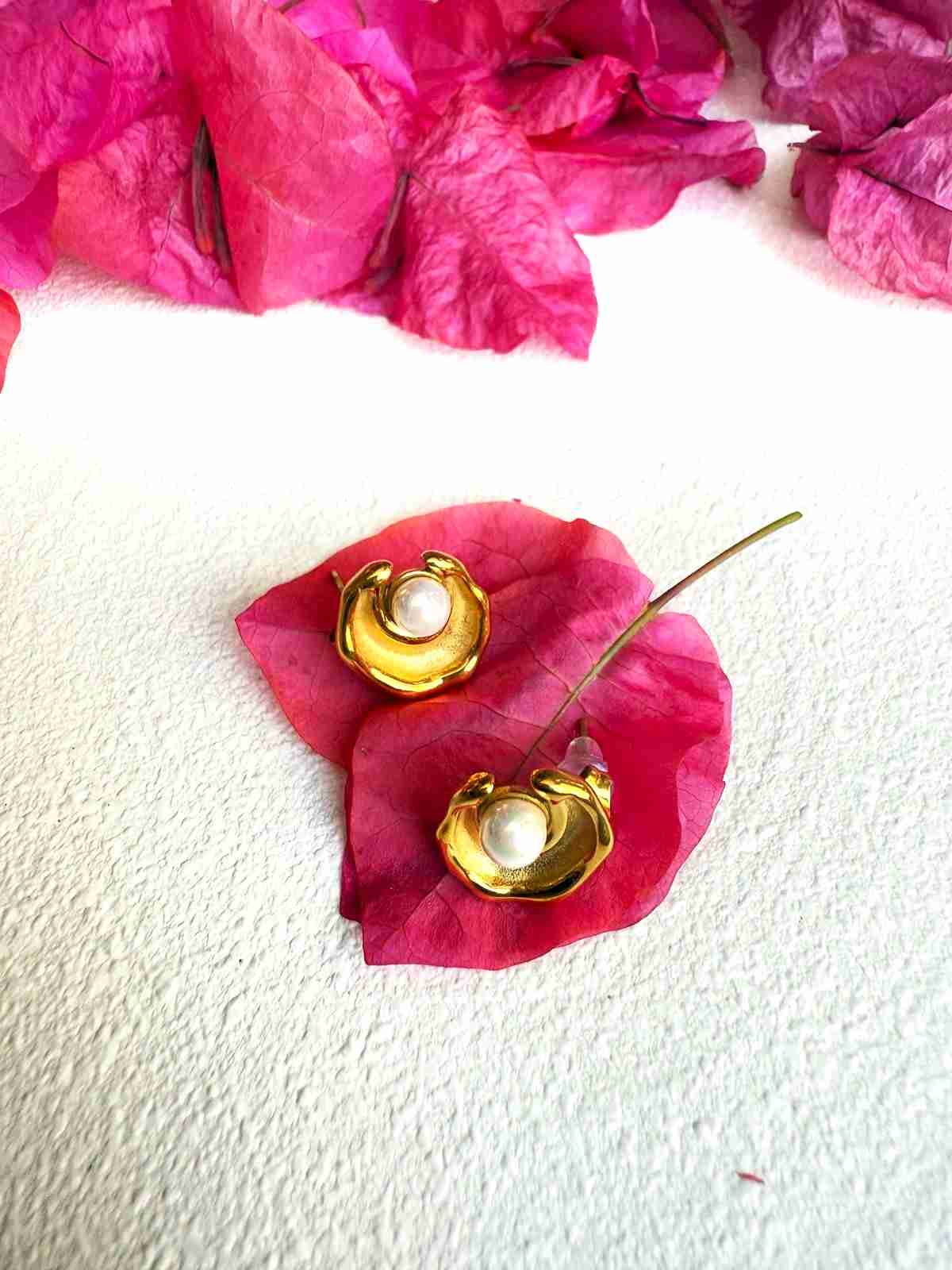 PEARL MOON STUD image 0