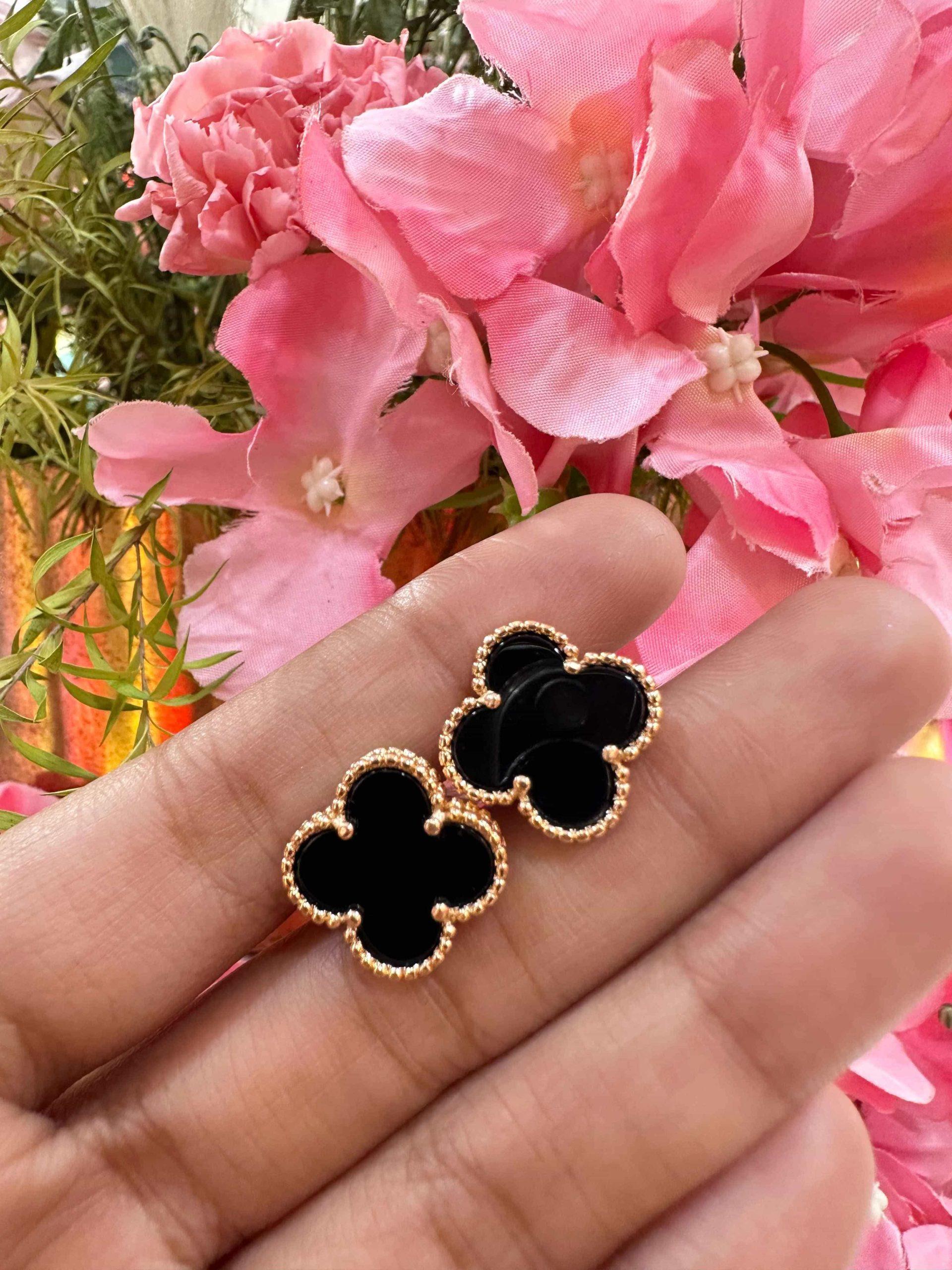 VANCLEEF BLACK MIDI STUD image 0