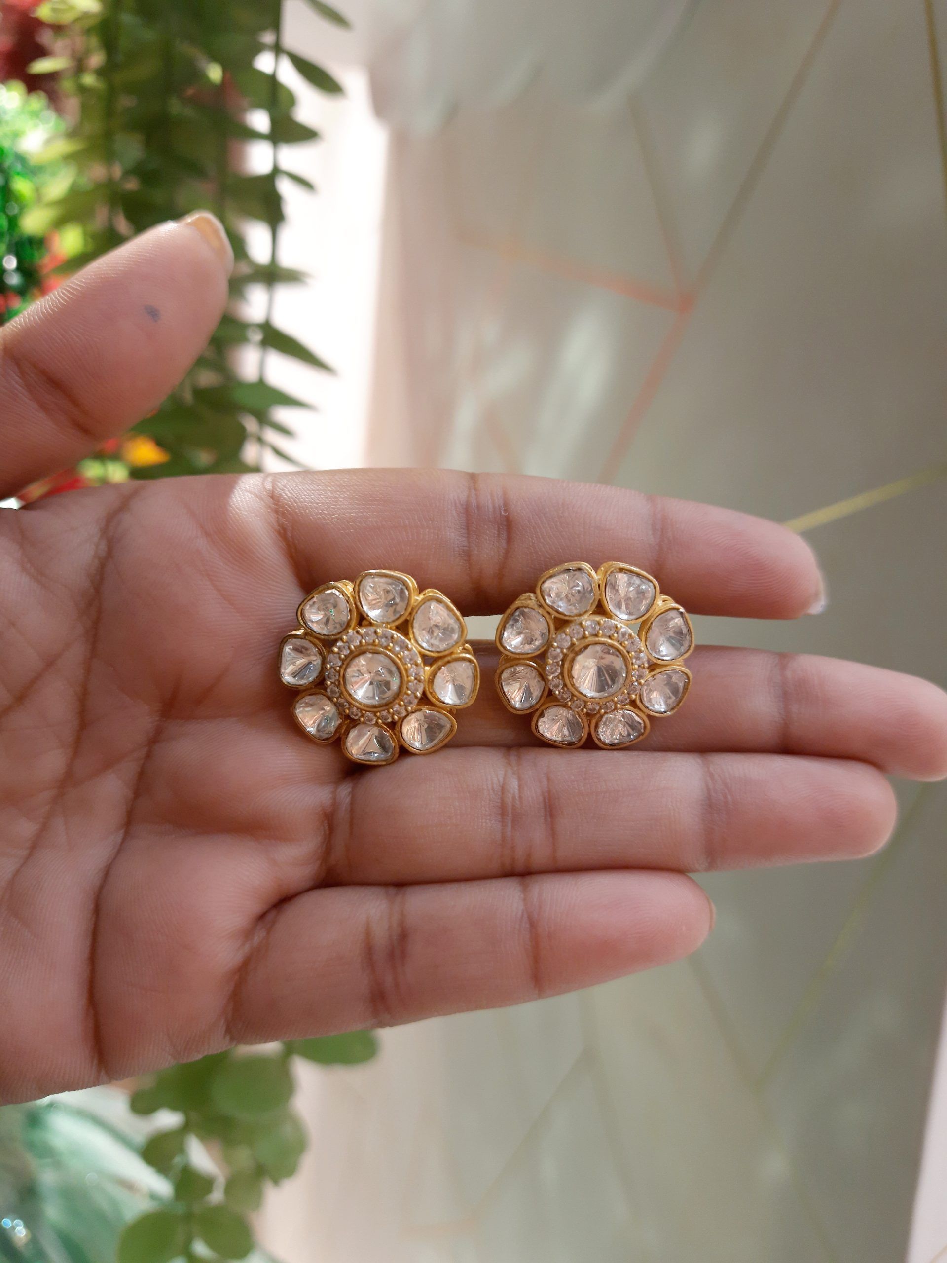 VAMA POLKI STUD image 0