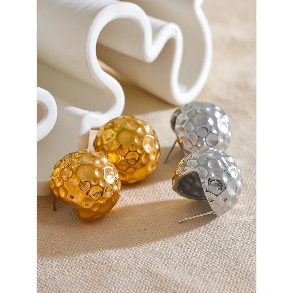 BUFFY ROUND STUDS (gold/silver) image 0