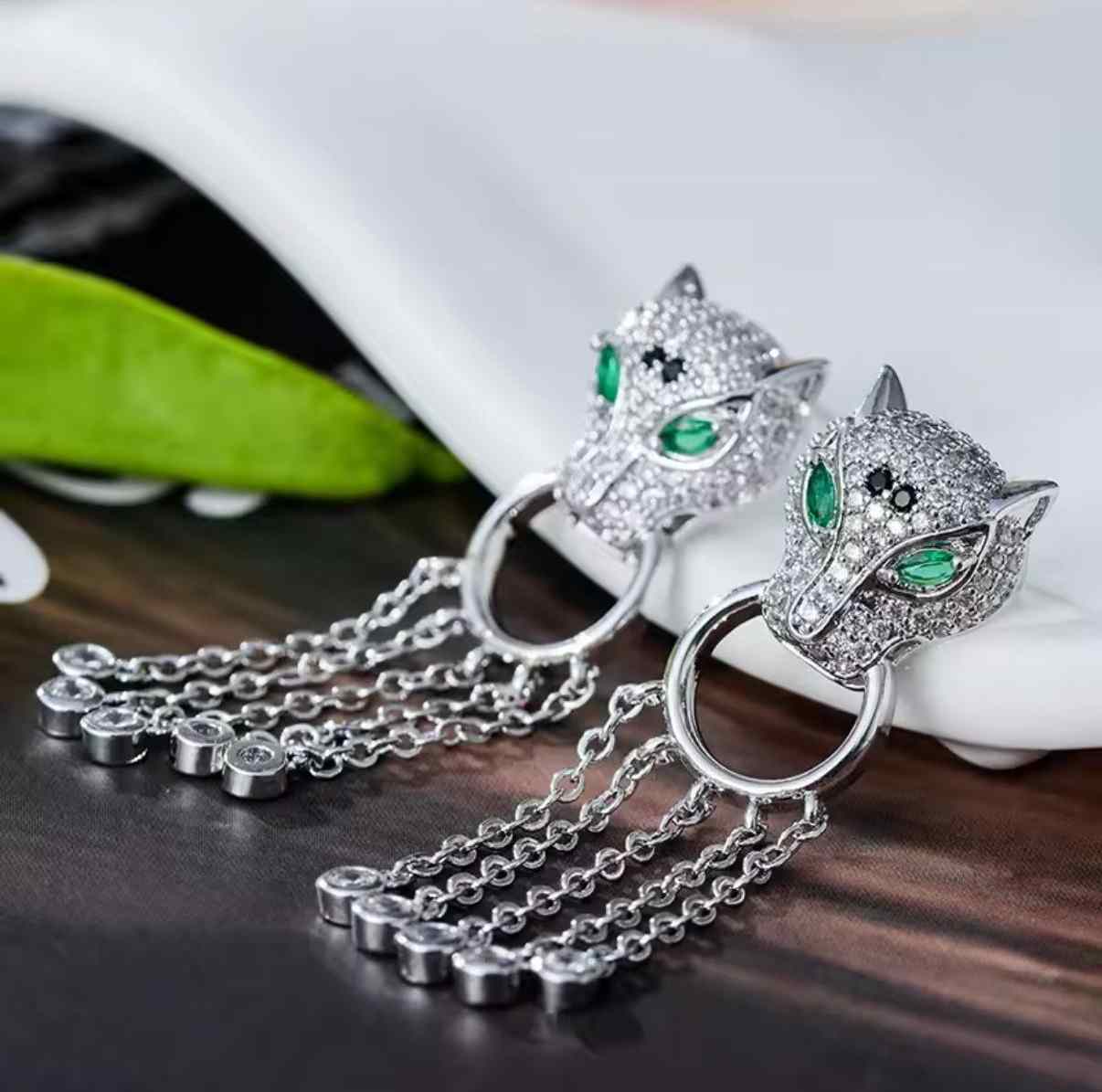 PANTHER HEAD STUD image 0