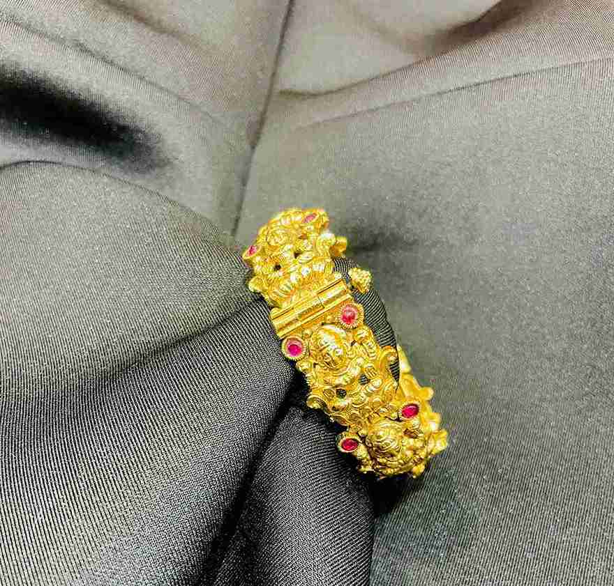 Laxmi Temple Bangle image 0