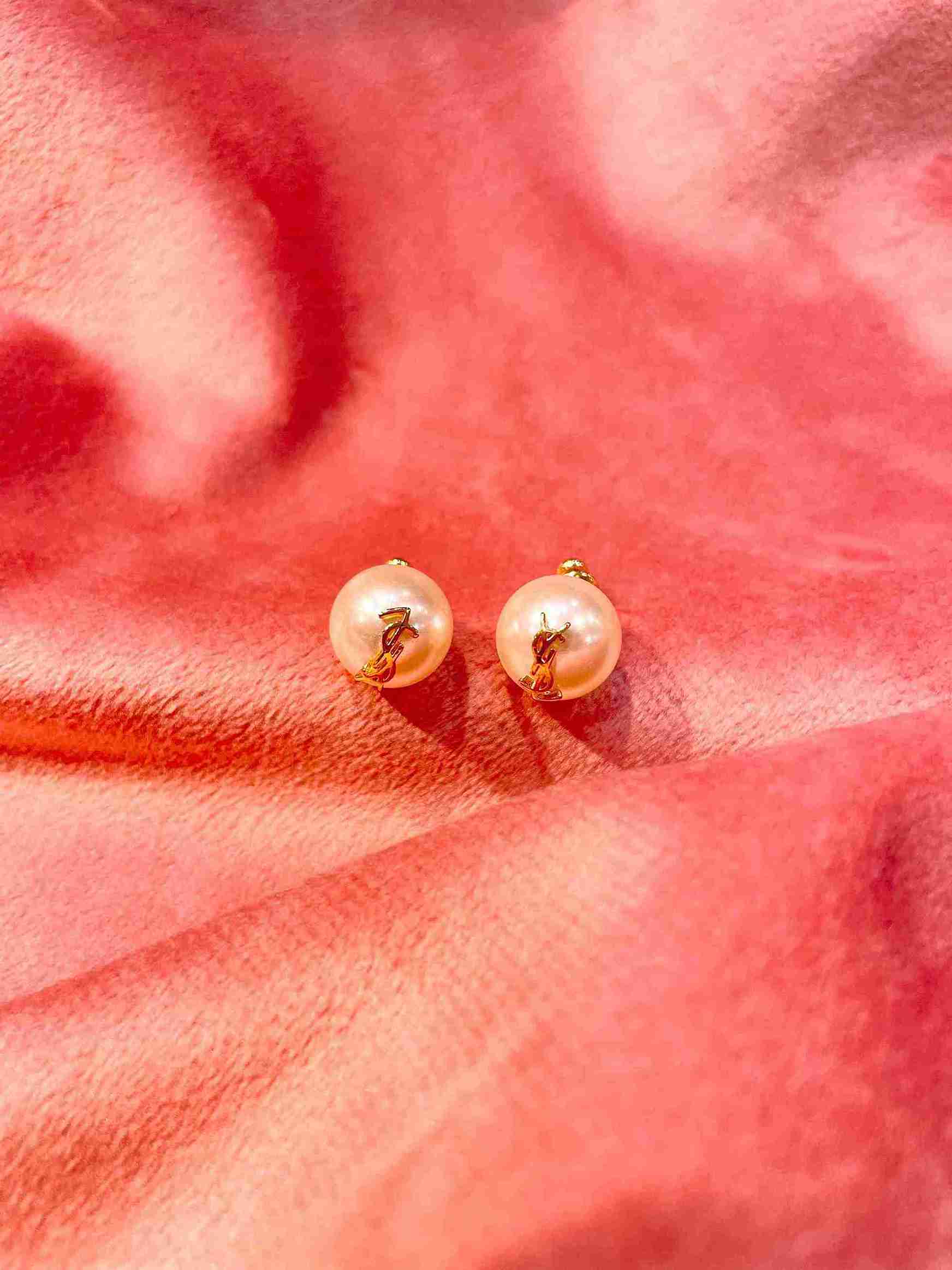 YSL PEARL STUD image 0