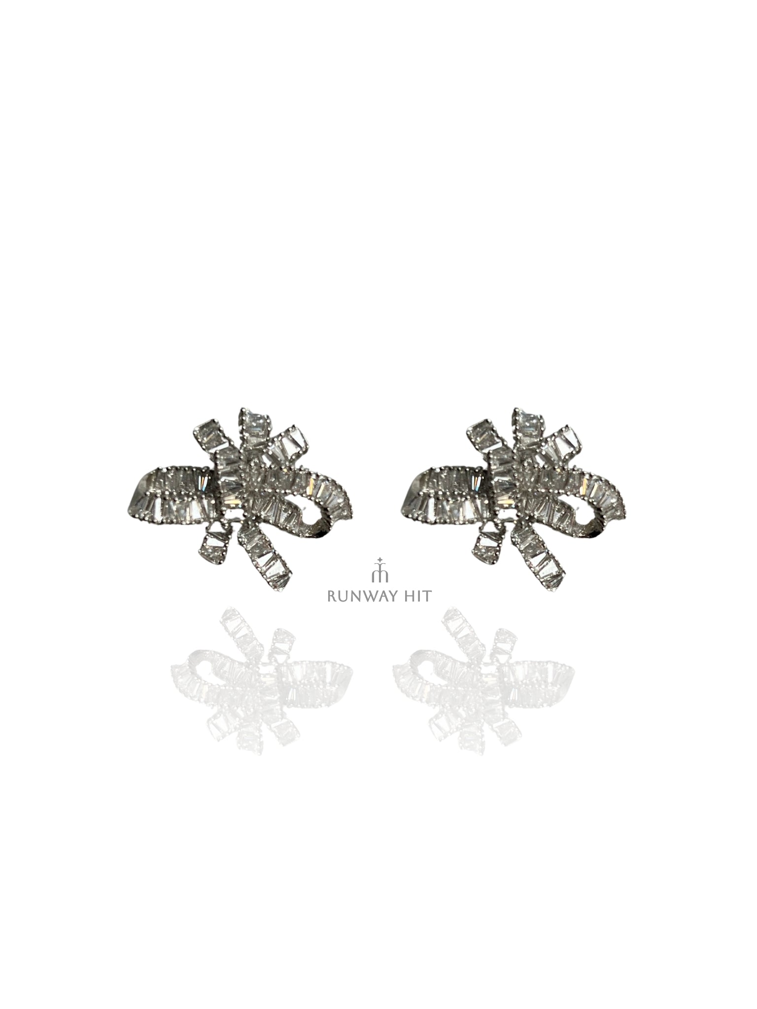 AVA BOW STUD