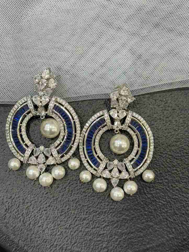 ROUND BLUE DIAMOND CHANDILIER image 0