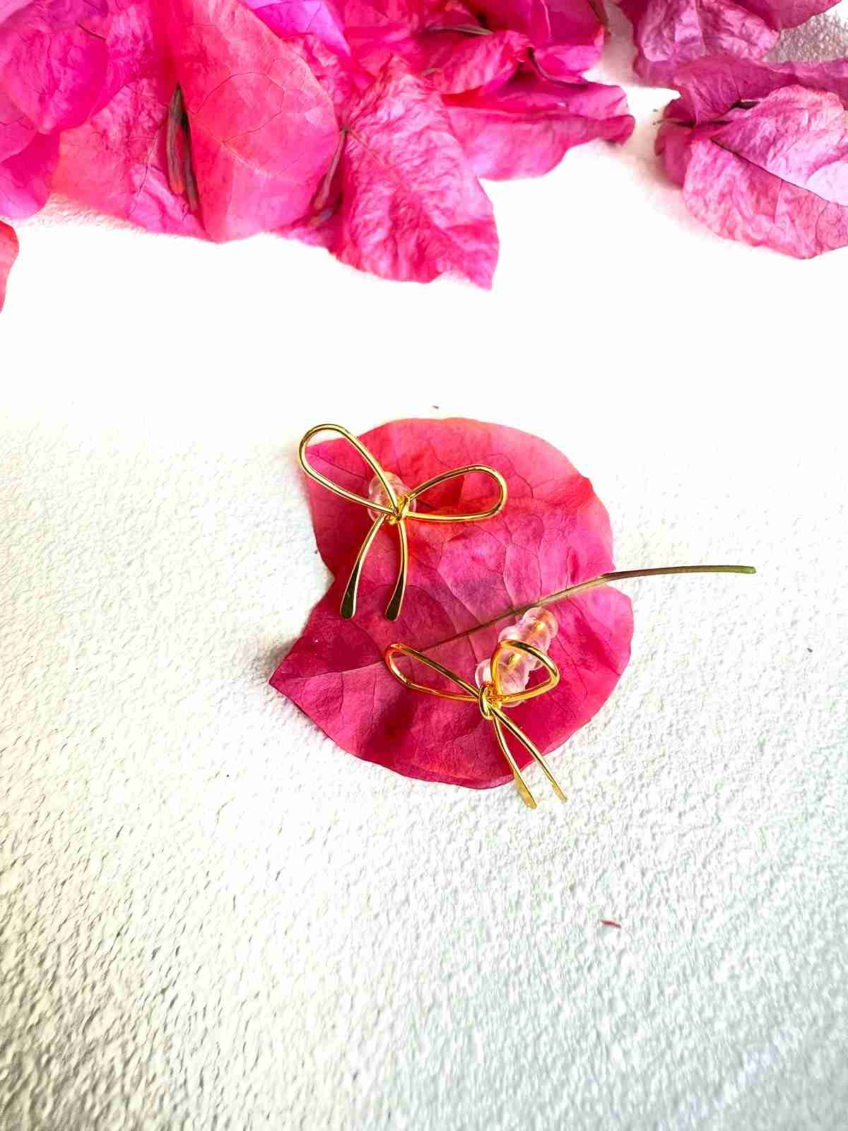 ANIMATED BOW STUD (gold/silver) image 0