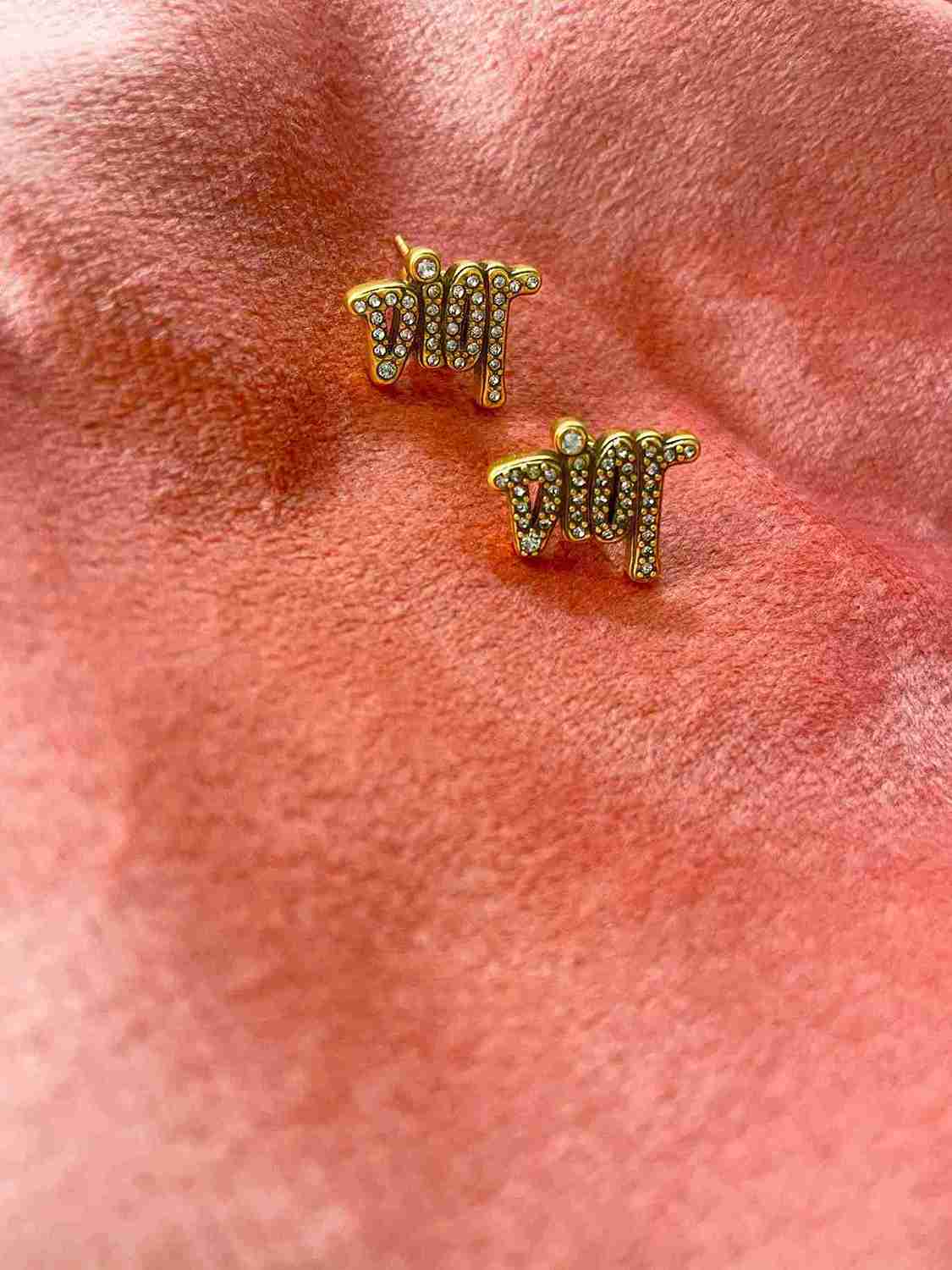 DIOR STUD image 0