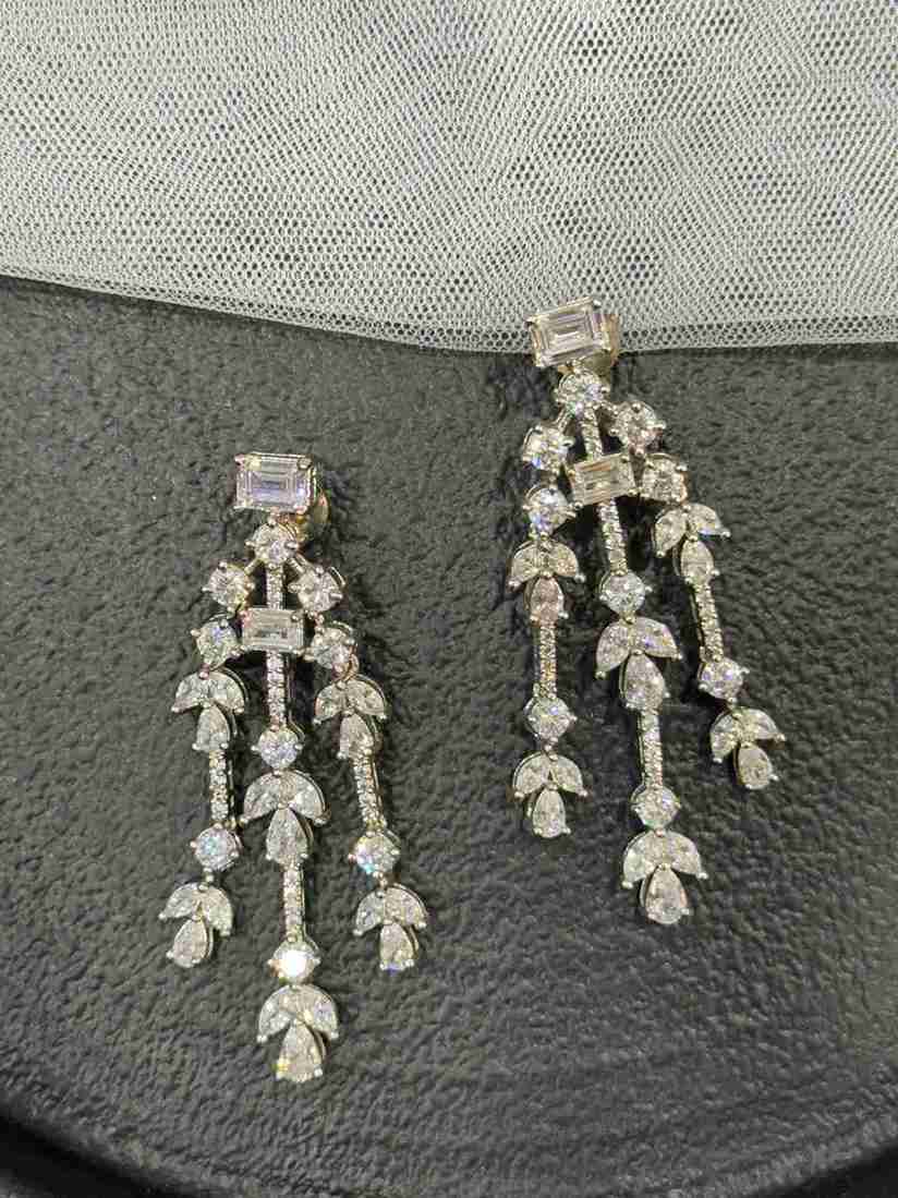 TAILOR DIAMOND EARRING image 0