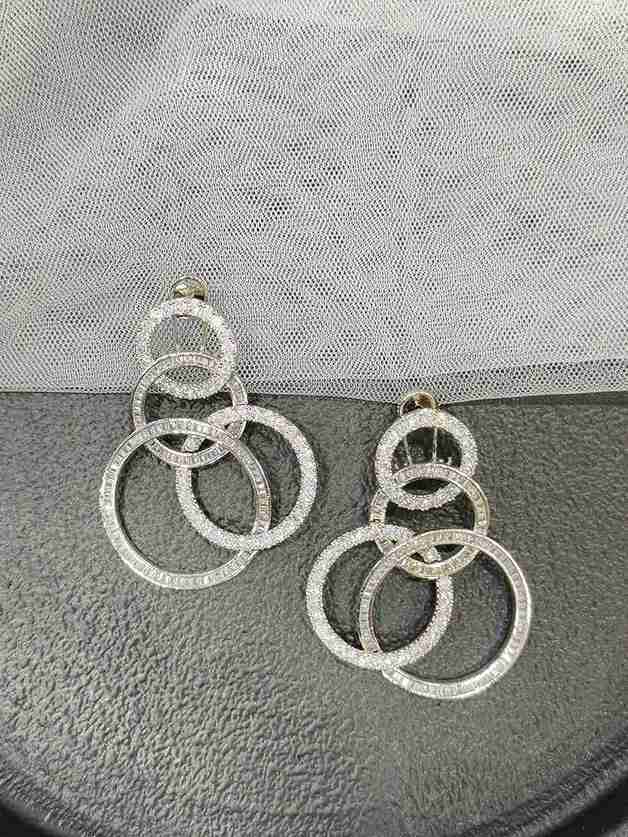 ROUNDED DIAMOND EARRING image 0