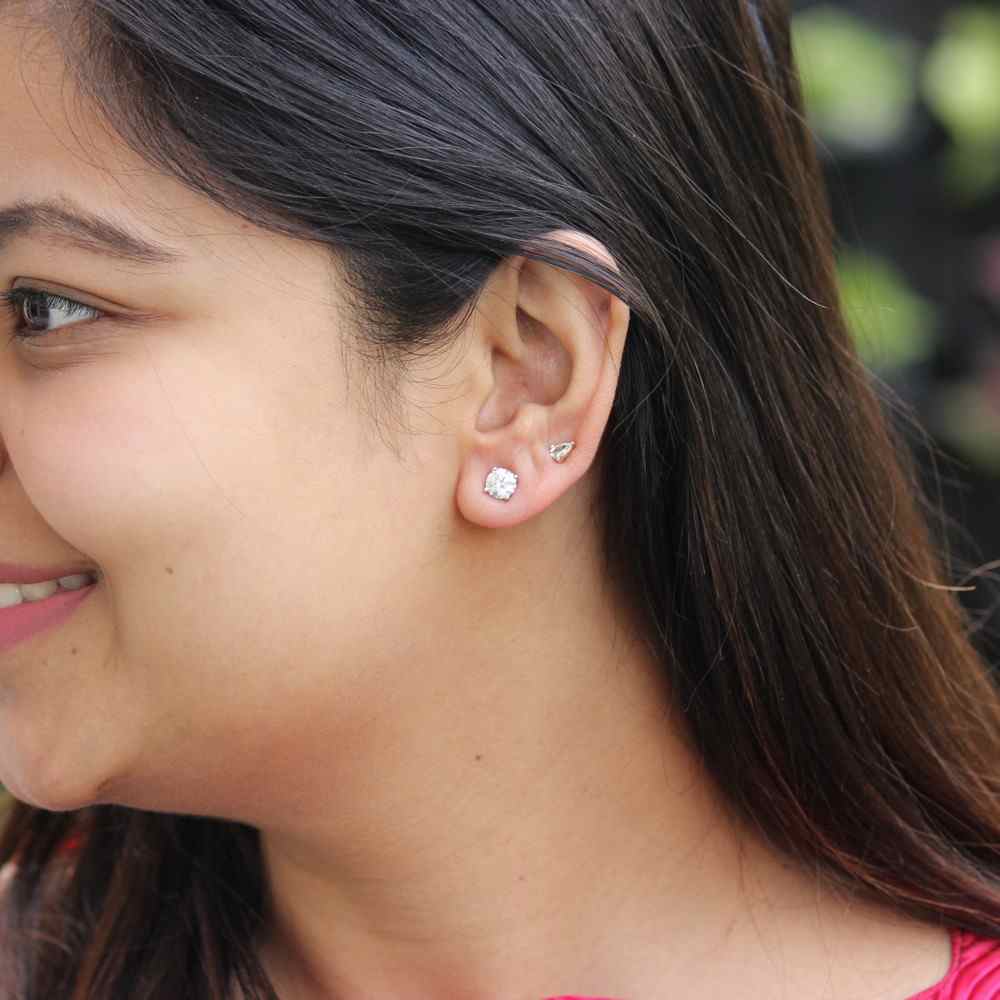 Round Shape Solitaire Studs Midi image 0