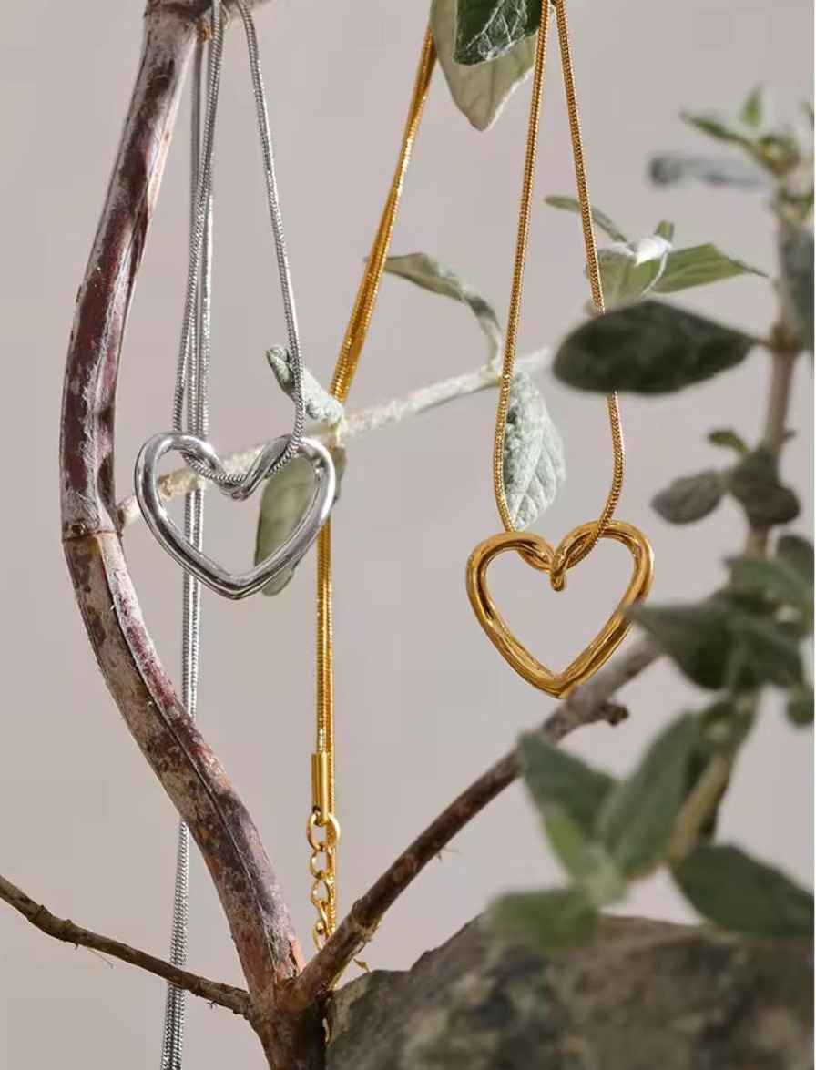 GOLD HEART PENDENT image 0