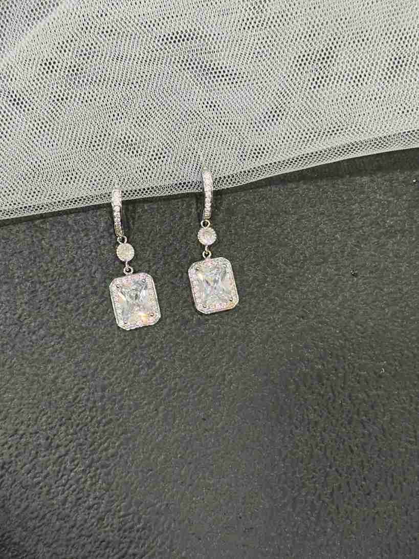 BAGUETTE DROP EARRING image 0