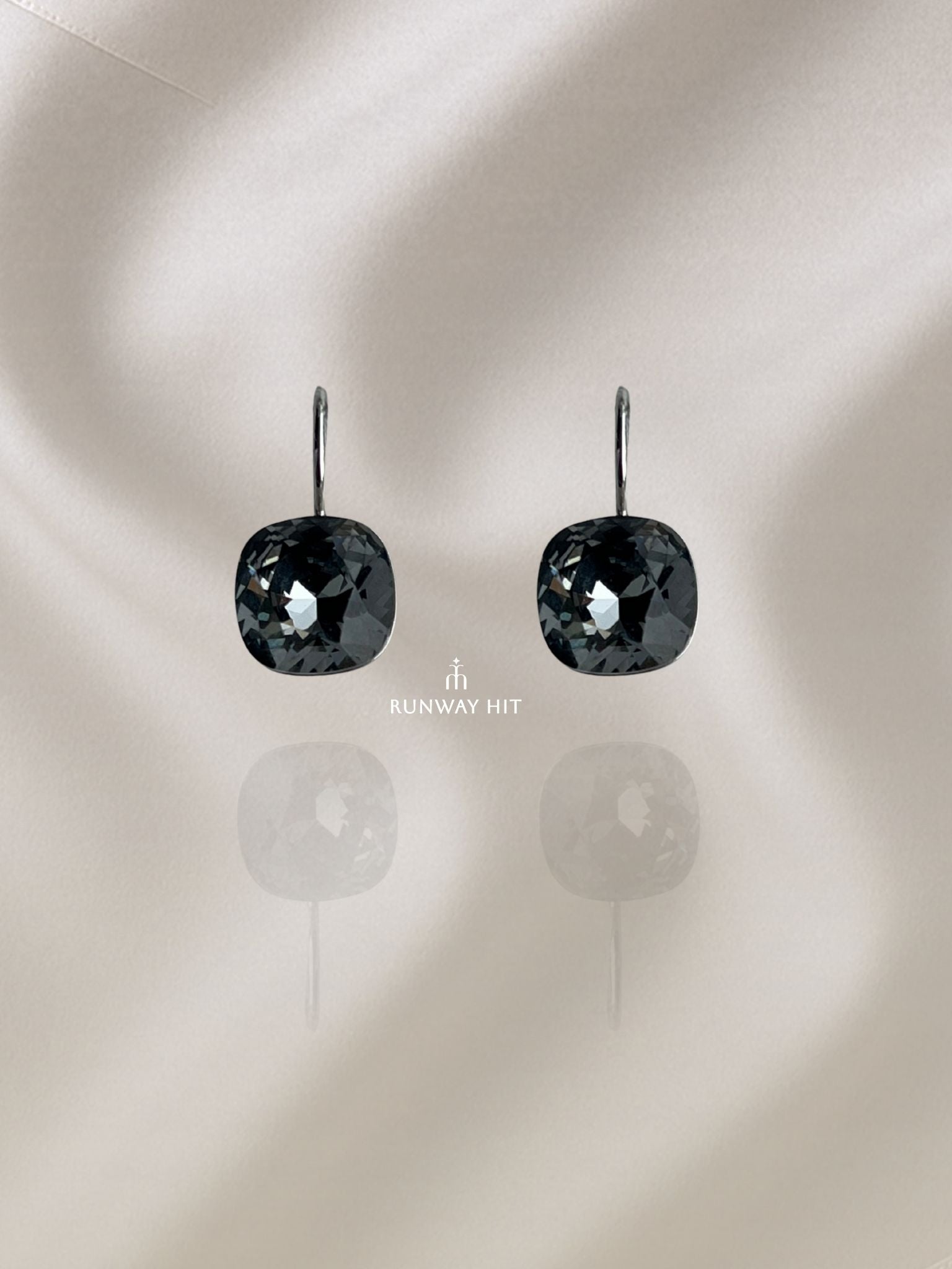 SWAROVSKI DROP EARRING (BLACK)