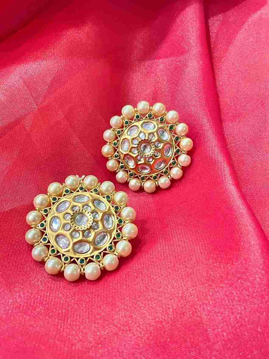 DHRITI PEARL STUD image 0