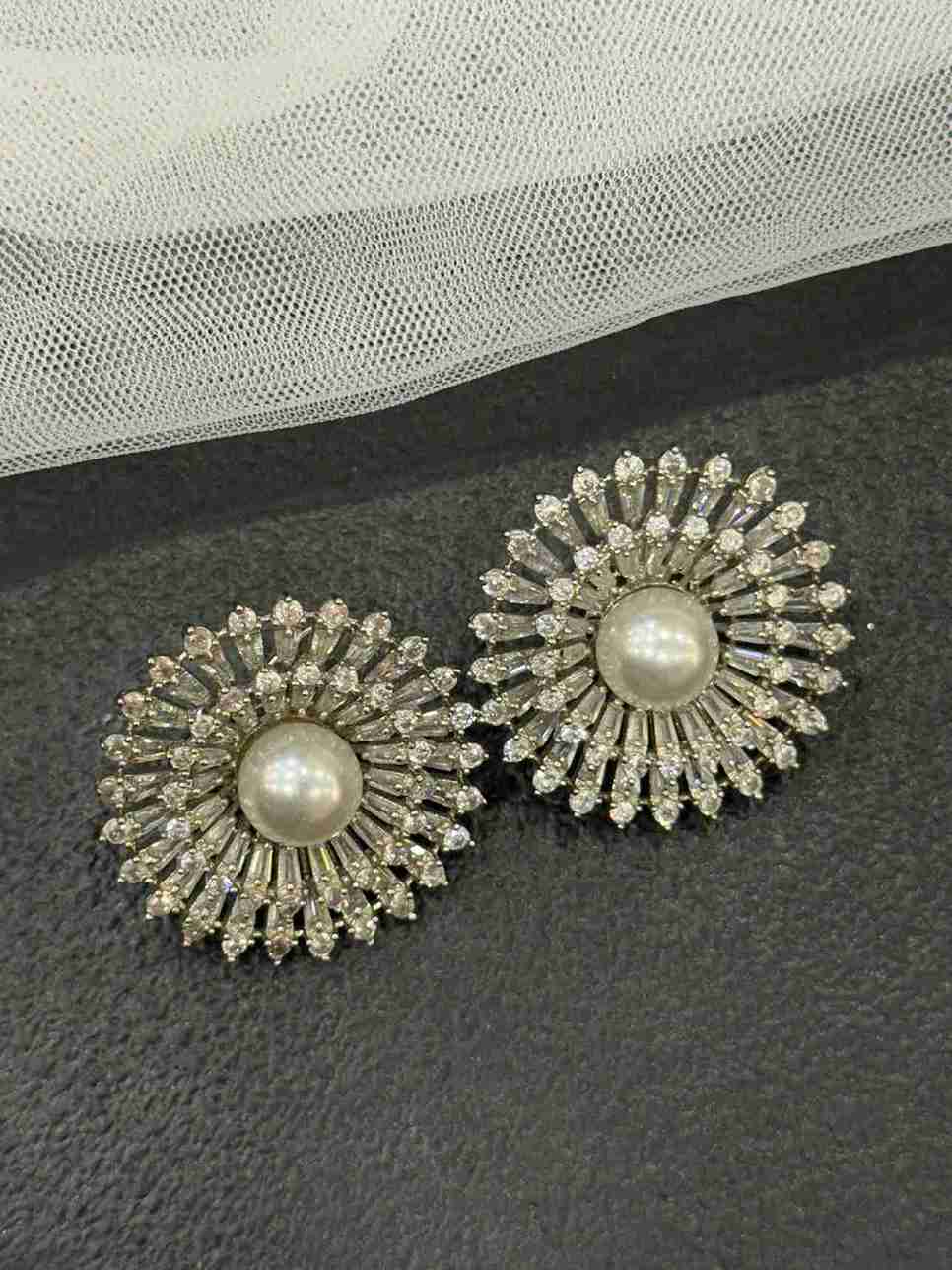 PEARL DIAMOND STUD image 0