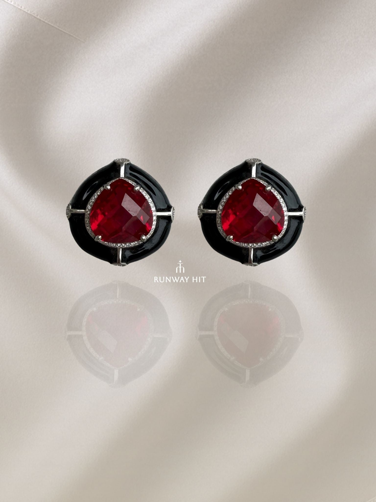 ENAMEL STUD (Black + Red)