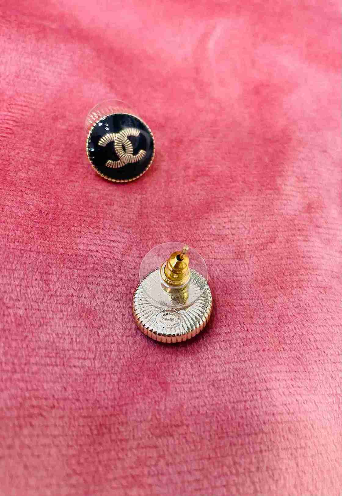 CHANEL MINI STUD image 1