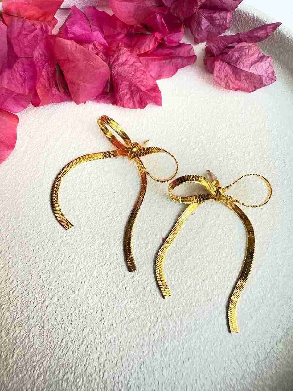 HANGING BOW EARRING image 0