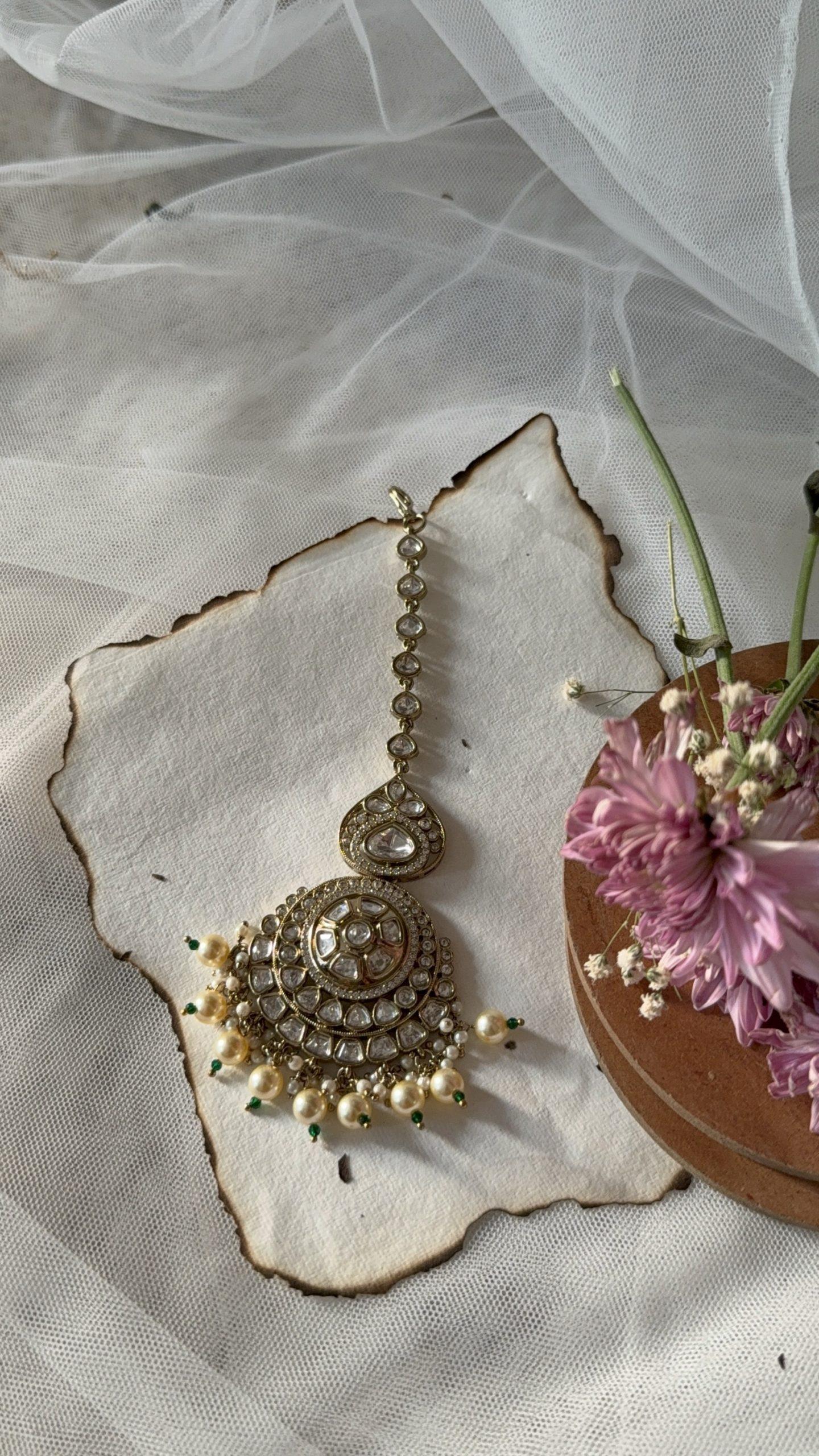 Naina Polki Maang Tikka image 0