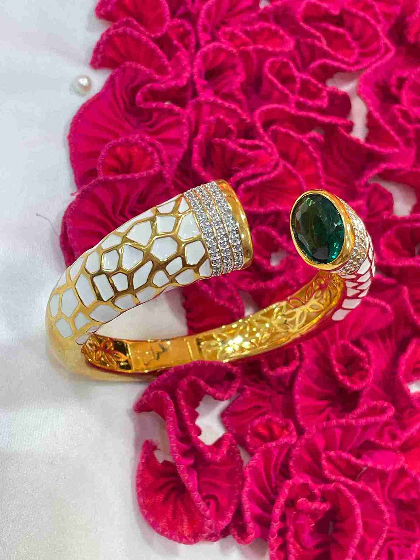 CLARA DIAMOND WITH GREEN STONE BRACELET image 0