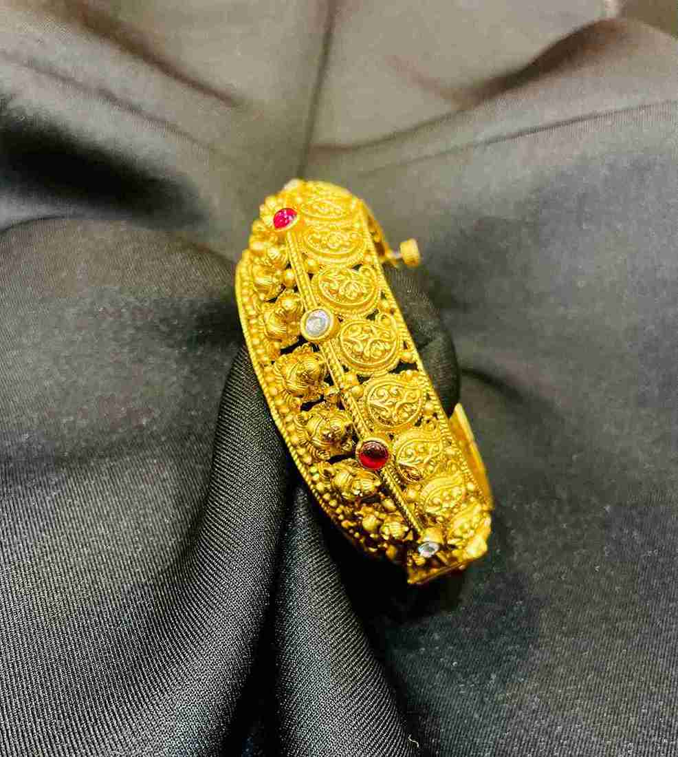 Visannya Gold Bangle image 0