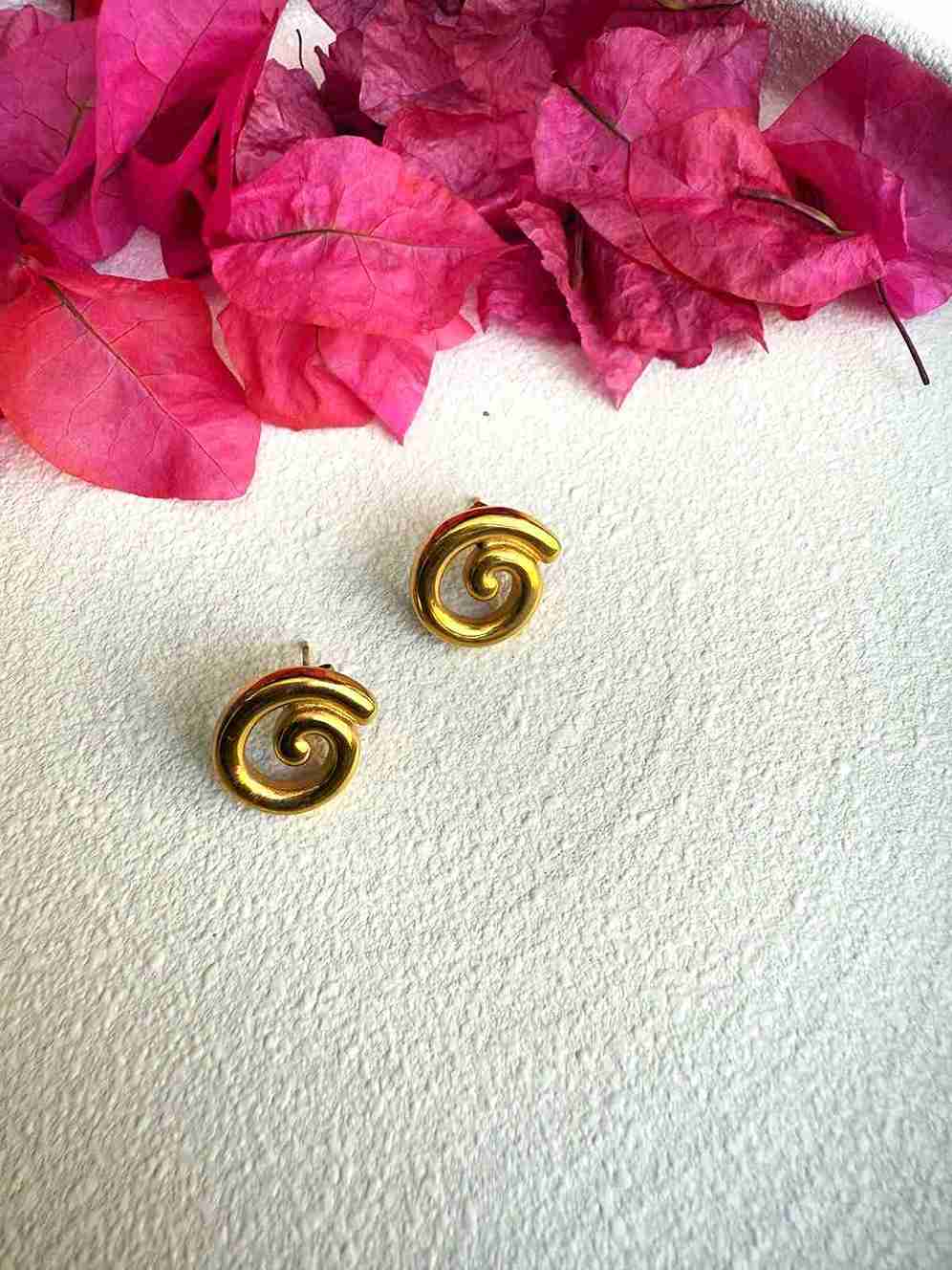 WILLA SMALL STUD image 0