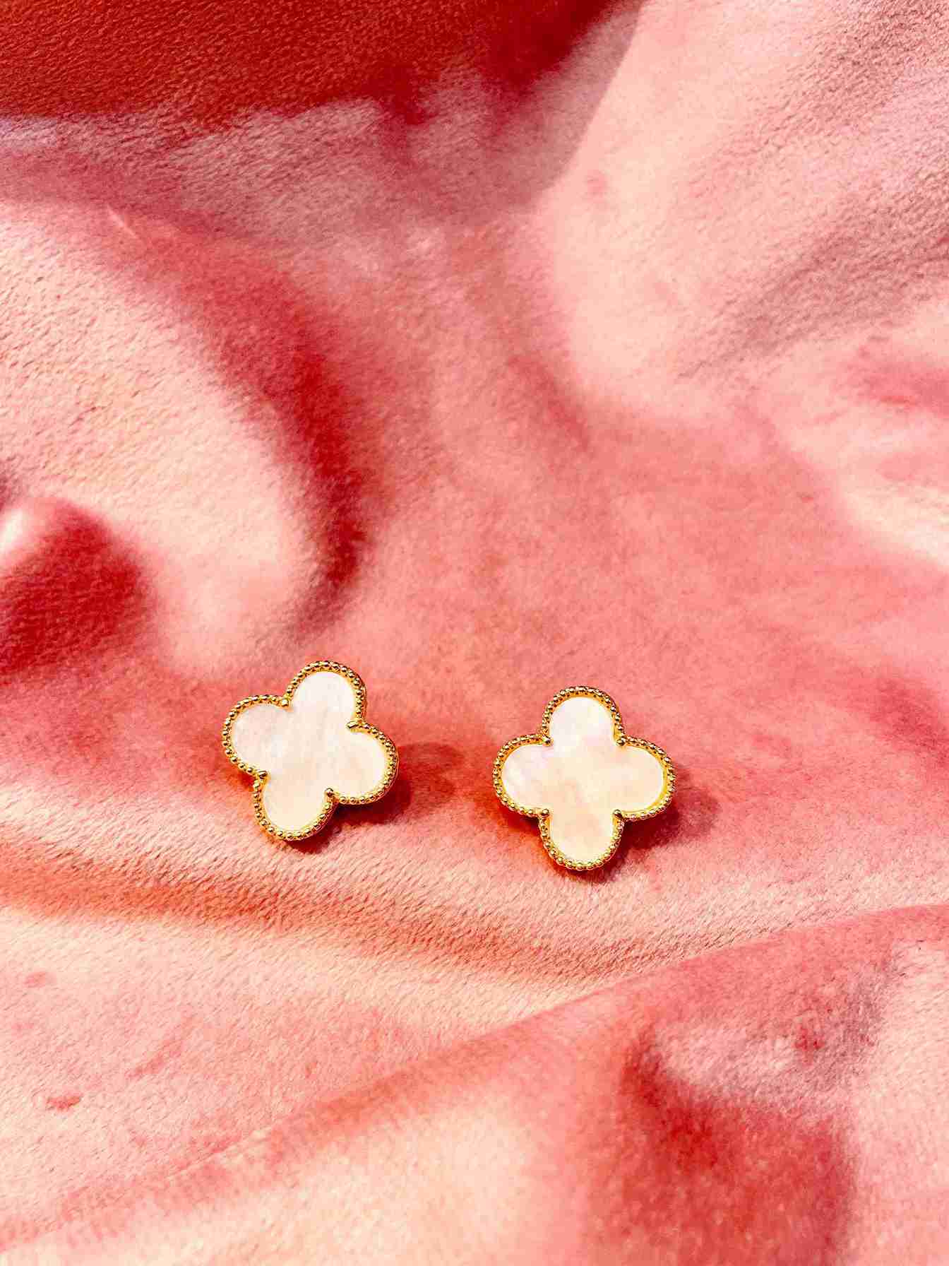 VANCLEEF BIG WHITE STUD image 0