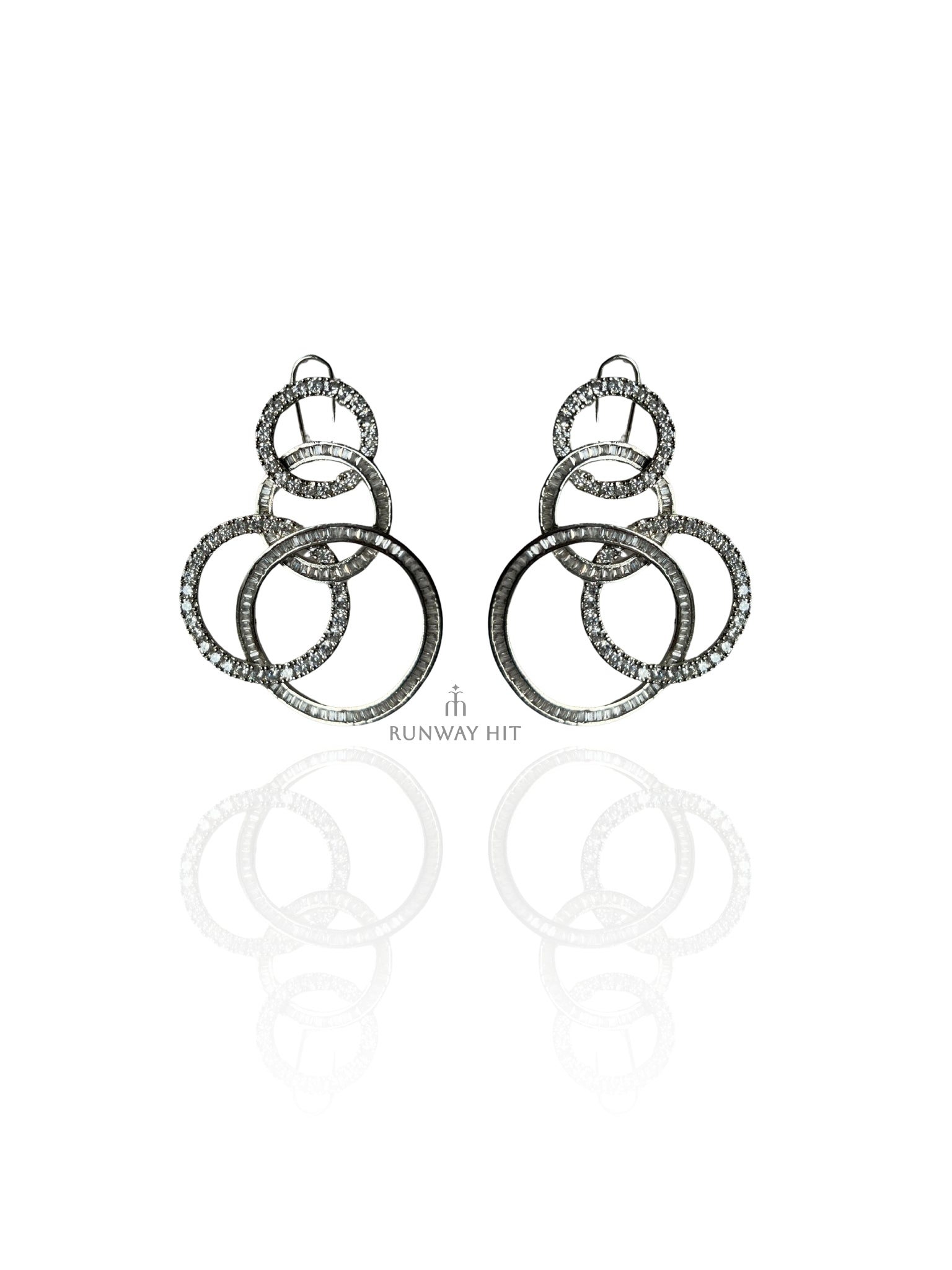 ROUNDED DIAMOND EARRING