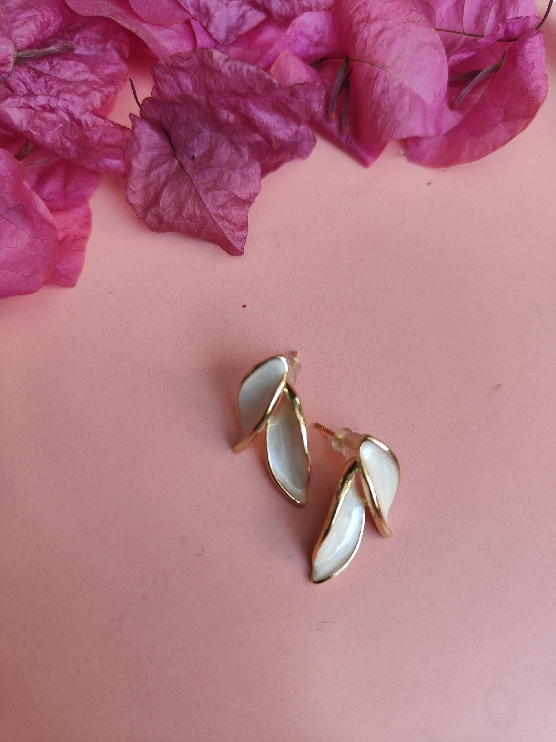 White Leaf Earing image 0