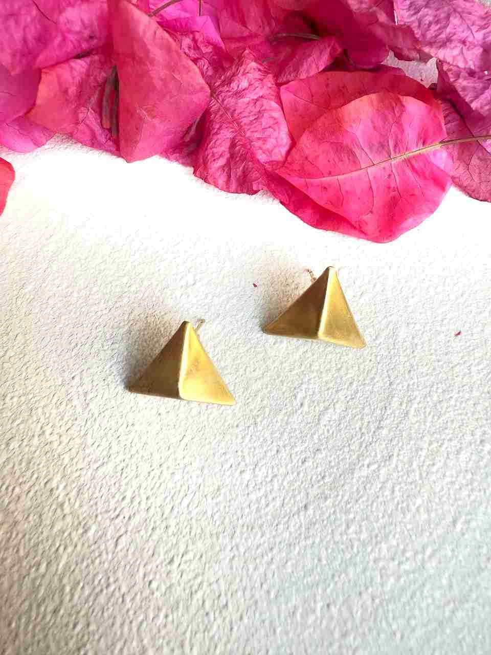 PIRAMIED MATTE STUD image 0