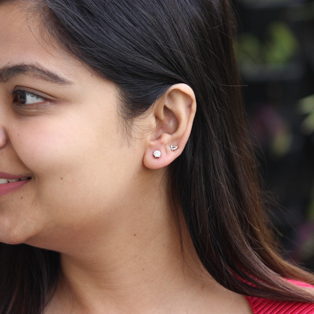 Round Shape Solitaire Studs Mini image 2