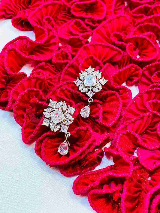 OAKLEE DIAMOND STUD image 0