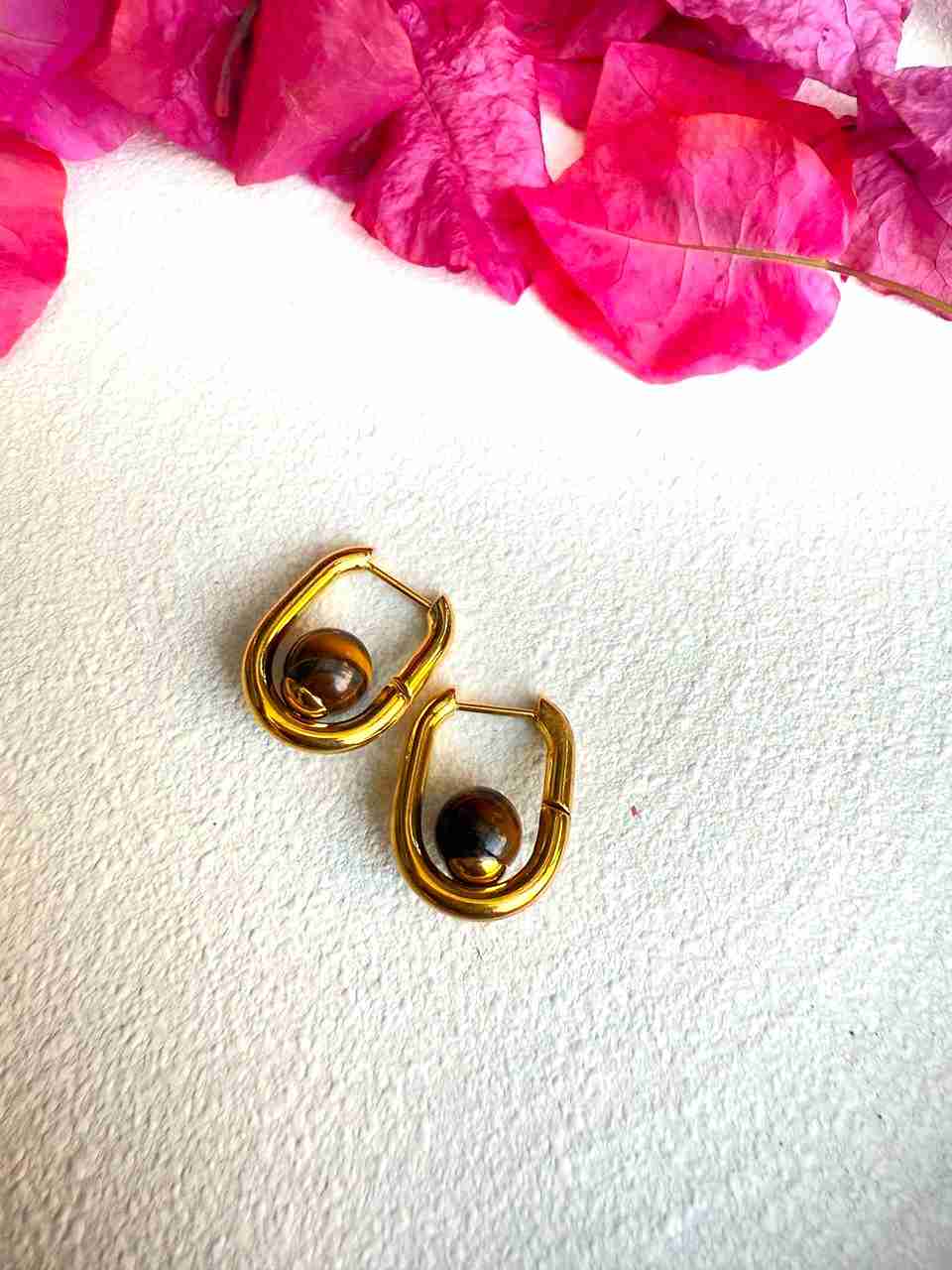 05 BROWN DOT STUD image 0