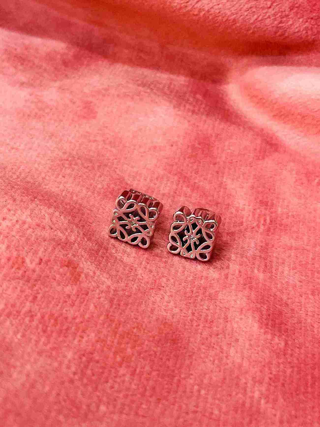 LOEWE SMALL STUD image 1