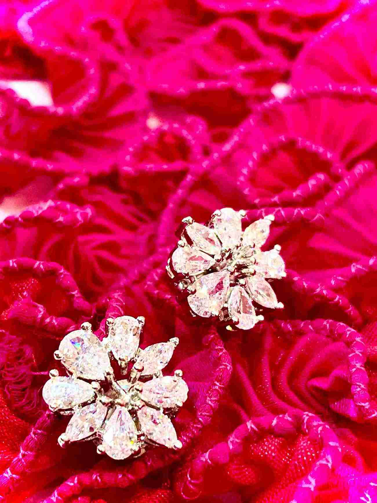 MARYBETH DIAMOND STUD image 0